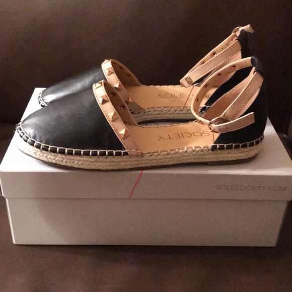 Sole Society black/light camel flats - Picture 2 of 4